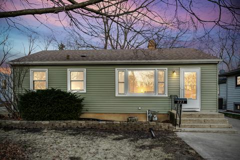 223 N Marion Ave, Bartlett, IL 60103 photo 2