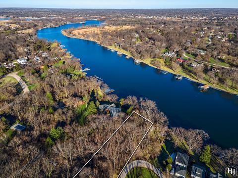 23963 N Hickory Nut Grove Rd, Cary, IL 60013