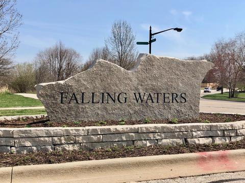2925 Falling Waters Dr, Lindenhurst, IL 60046 photo 8