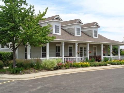 2925 Falling Waters Dr, Lindenhurst, IL 60046 photo 2