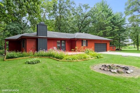 88 Riverside Dr, Yorkville, IL 60560