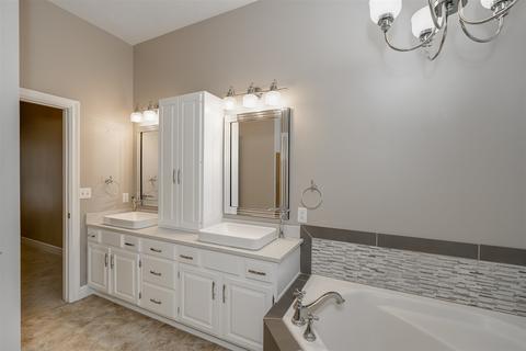 24 Cobblestone Ln, Minier, IL 61759 photo 9