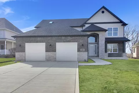 766 Cirque Dr, Crown Point, IN 46307