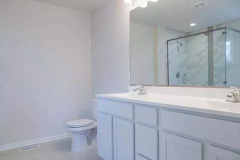 Bath - 772 Cirque Dr, Crown Point, IN 46307 photo 2 of 6