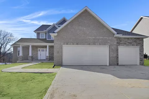 772 Cirque Dr, Crown Point, IN 46307