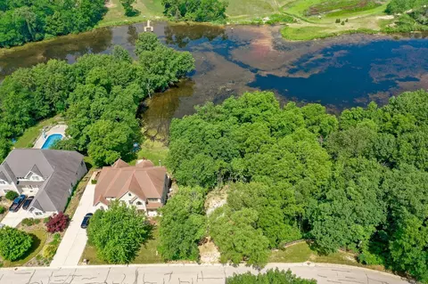 38 Levanno Dr, Crown Point, IN 46307