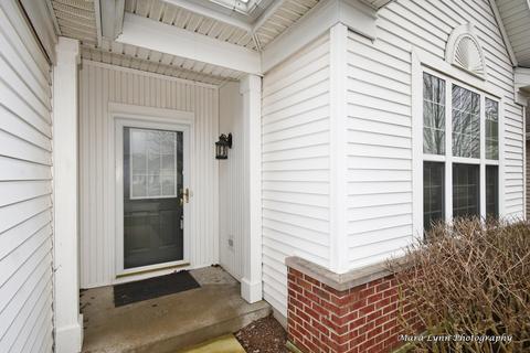 2537 Edgewater Dr, Elgin, IL 60124 photo 2