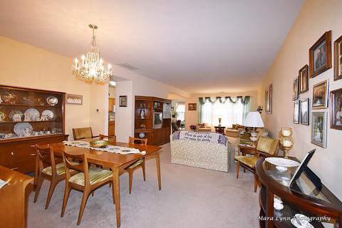 2537 Edgewater Dr, Elgin, IL 60124 photo 5
