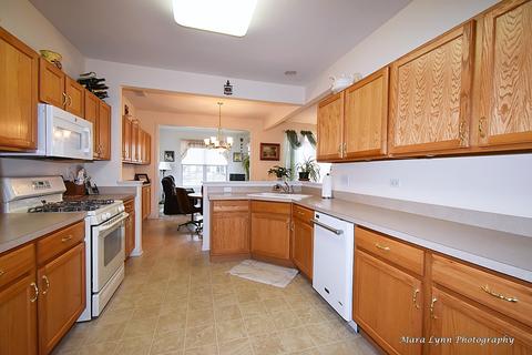 2537 Edgewater Dr, Elgin, IL 60124 photo 10