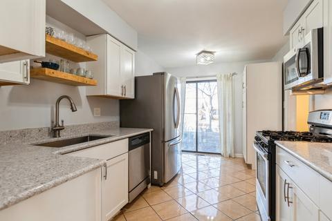 1070 Heathrow Ct, Wheaton, IL 60189 photo 7