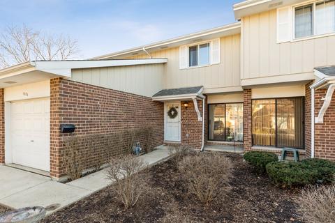 1070 Heathrow Ct, Wheaton, IL 60189 photo 1