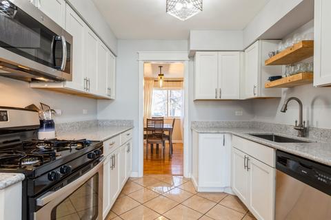 1070 Heathrow Ct, Wheaton, IL 60189 photo 6