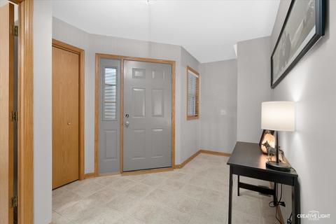 538 Madison Ln, Elgin, IL 60123 photo 2