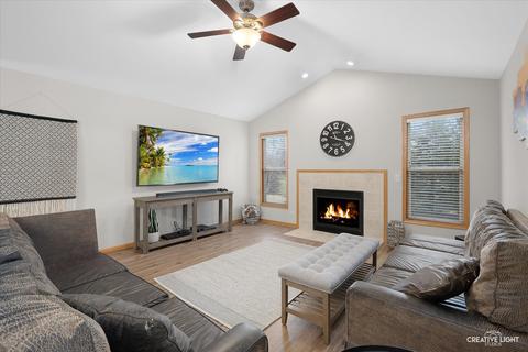 538 Madison Ln, Elgin, IL 60123 photo 4