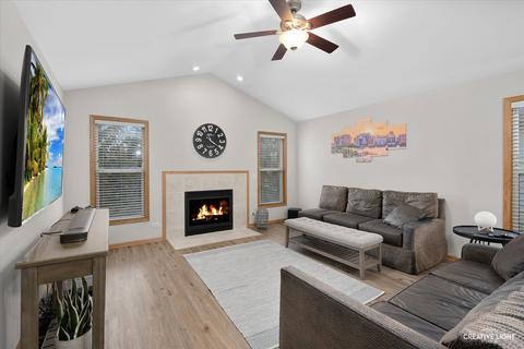 538 Madison Ln, Elgin, IL 60123 photo 6