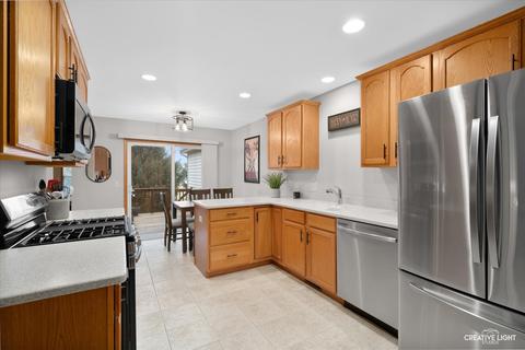 538 Madison Ln, Elgin, IL 60123 photo 10