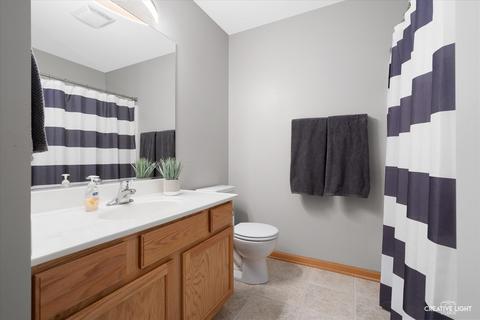 538 Madison Ln, Elgin, IL 60123 photo 23