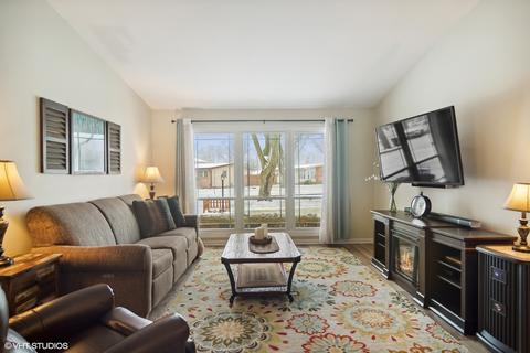4022 Blue Bird Ln, Rolling Meadows, IL 60008 photo 3