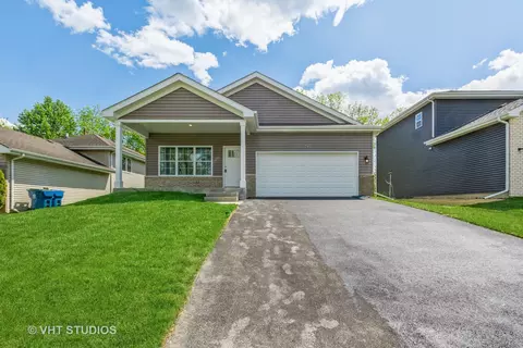 Exterior - 180 W 37th Pl, Steger, IL 60475 photo 2 of 7