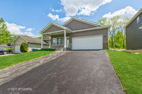 180 W 37th Pl, Steger, IL 60475