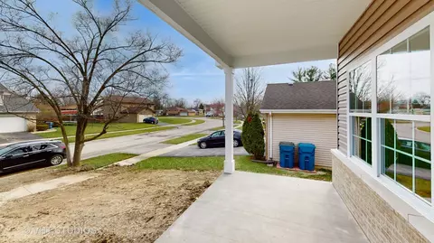 Exterior - 180 W 37th Pl, Steger, IL 60475 photo 3 of 7