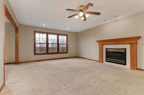12 Everett Ct, Bloomington, IL 61705 photo 2