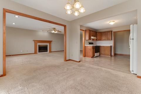 12 Everett Ct, Bloomington, IL 61705 photo 5