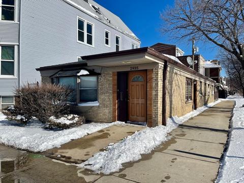 2935 N Ashland Ave, Chicago, IL 60657