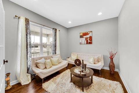 1180 W Thomas Rd, Wheaton, IL 60187 photo 4