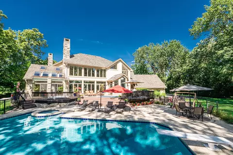 21 Hidden Brook Dr, North Barrington, IL 60010