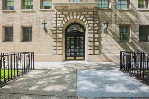 200 E Pearson St #3E, Chicago, IL 60611