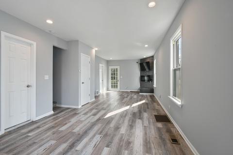 410 E 8th St, Lockport, IL 60441 photo 3
