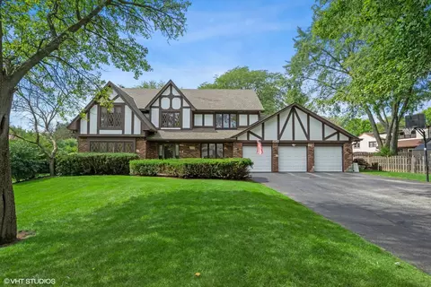 2826 N Elm Ln, Arlington Heights, IL 60004