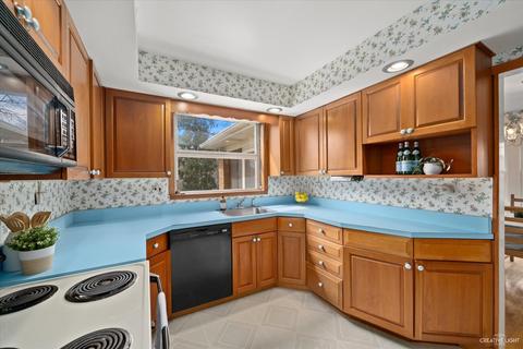 910 N Main St, Wheaton, IL 60187 photo 15