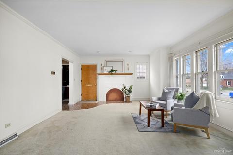 910 N Main St, Wheaton, IL 60187 photo 9