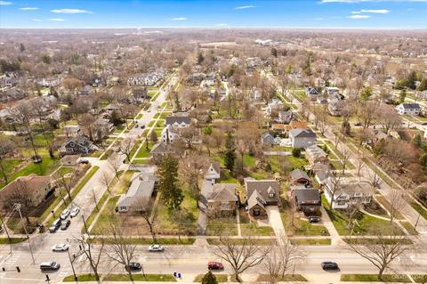 910 N Main St, Wheaton, IL 60187 photo 5