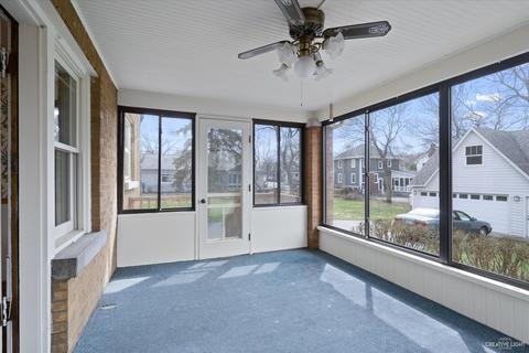 910 N Main St, Wheaton, IL 60187 photo 13
