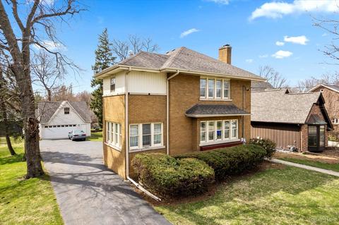 910 N Main St, Wheaton, IL 60187 photo 3