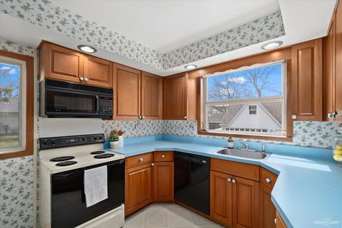 910 N Main St, Wheaton, IL 60187 photo 14