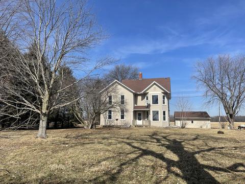 2704 N 1800th Ave, Coal Valley, IL 61240