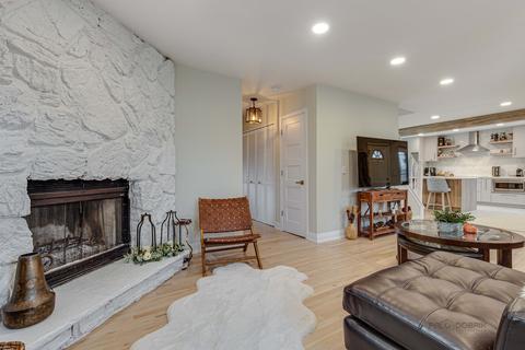 4557 Hoover St, Rolling Meadows, IL 60008 photo 5