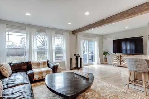 4557 Hoover St, Rolling Meadows, IL 60008 photo 8