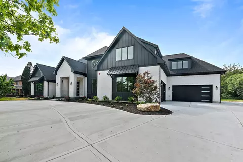 31 Hamilton Ln, Oak Brook, IL 60523 photo 2