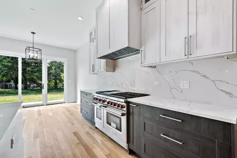 31 Hamilton Ln, Oak Brook, IL 60523 photo 9