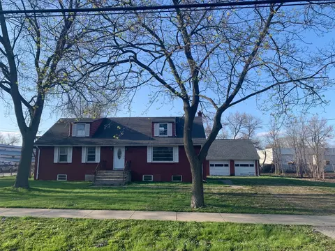 915-919 Main St, Batavia, IL 60510