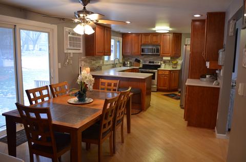 2004 Eagle Dr, Freeport, IL 61032 photo 4
