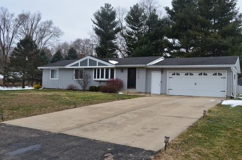 2004 Eagle Dr, Freeport, IL 61032 photo 1
