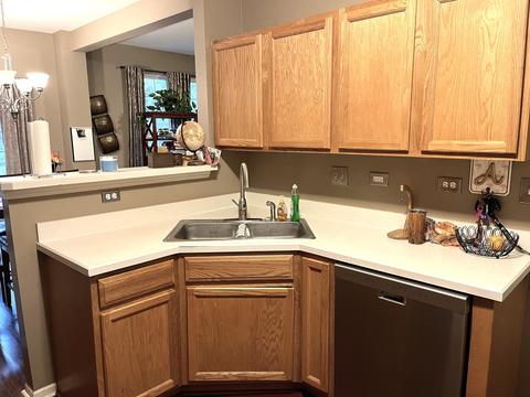 2402 Georgetown Cir, Aurora, IL 60503 photo 7