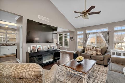 307 Edgewood Dr, Minooka, IL 60447 photo 4