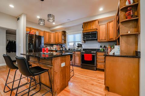8745 Lyons St, Des Plaines, IL 60016 photo 9